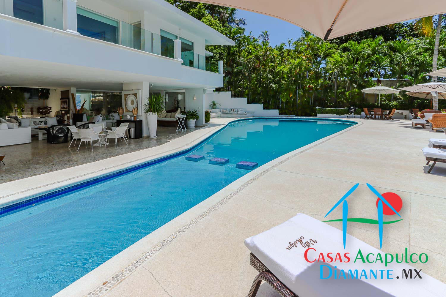 Villa Melgar - Terraza con alberca y asoleadero 11